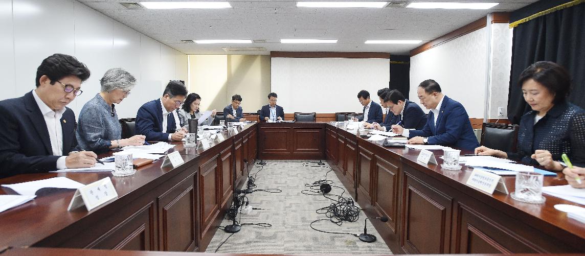홍남기 부총리, 일본 수출규제 대응 관계장관회의