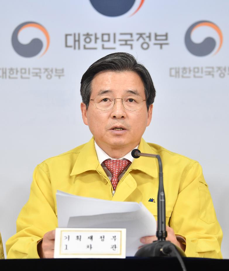 김용범 차관, 소상공인 금융지원 신속집행 브리핑