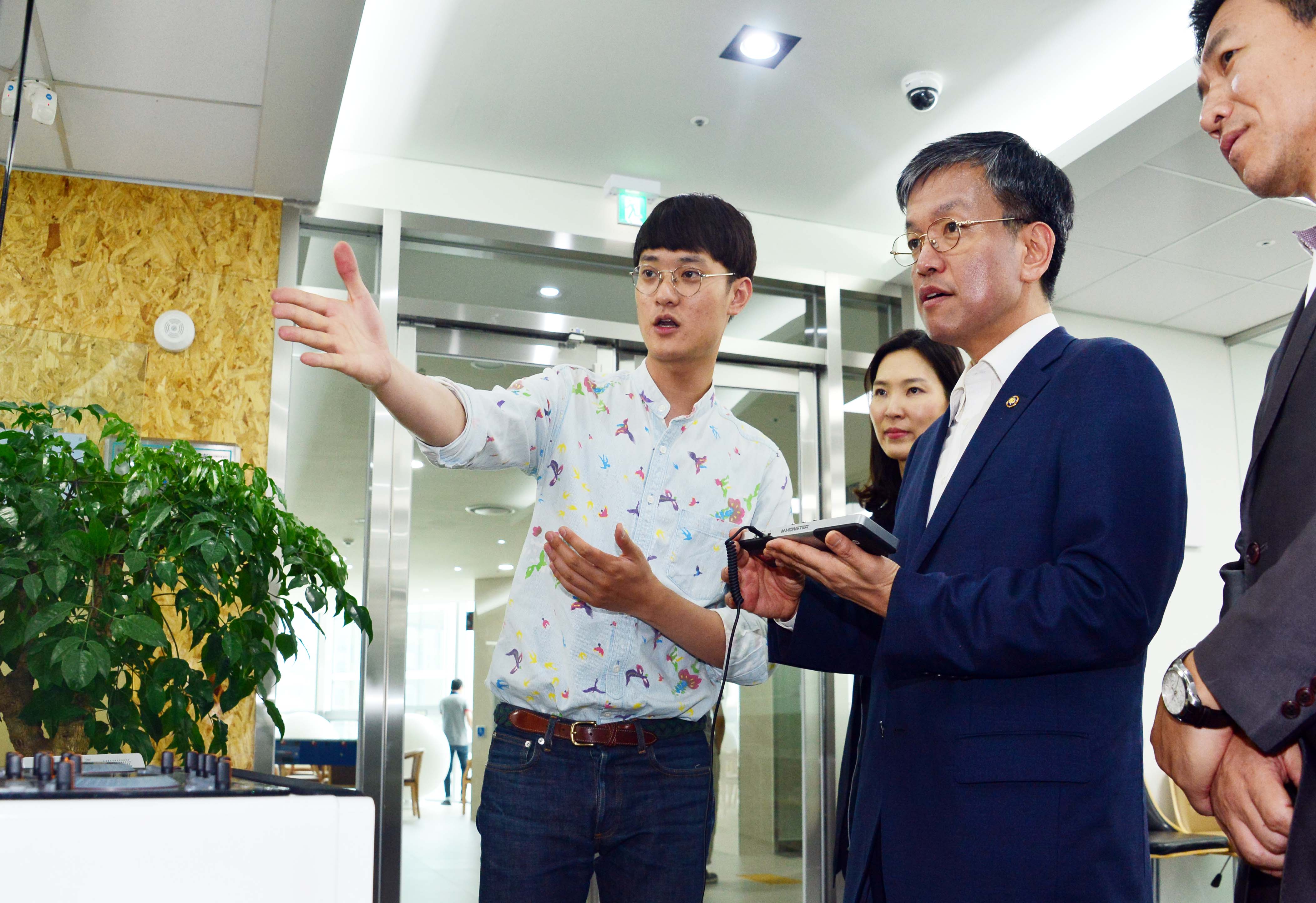 최상목 차관, O2O 산업 육성 및 해외진출 지원 관련 현장방문 | | 기획재정부 기획재정부