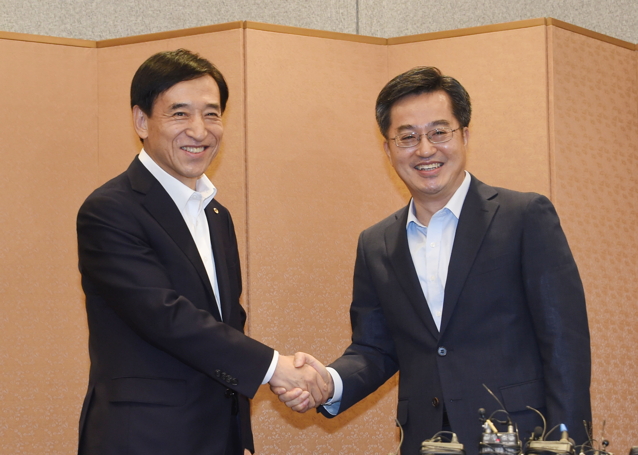 김동연 부총리, 이주열 한은총재 회동 
