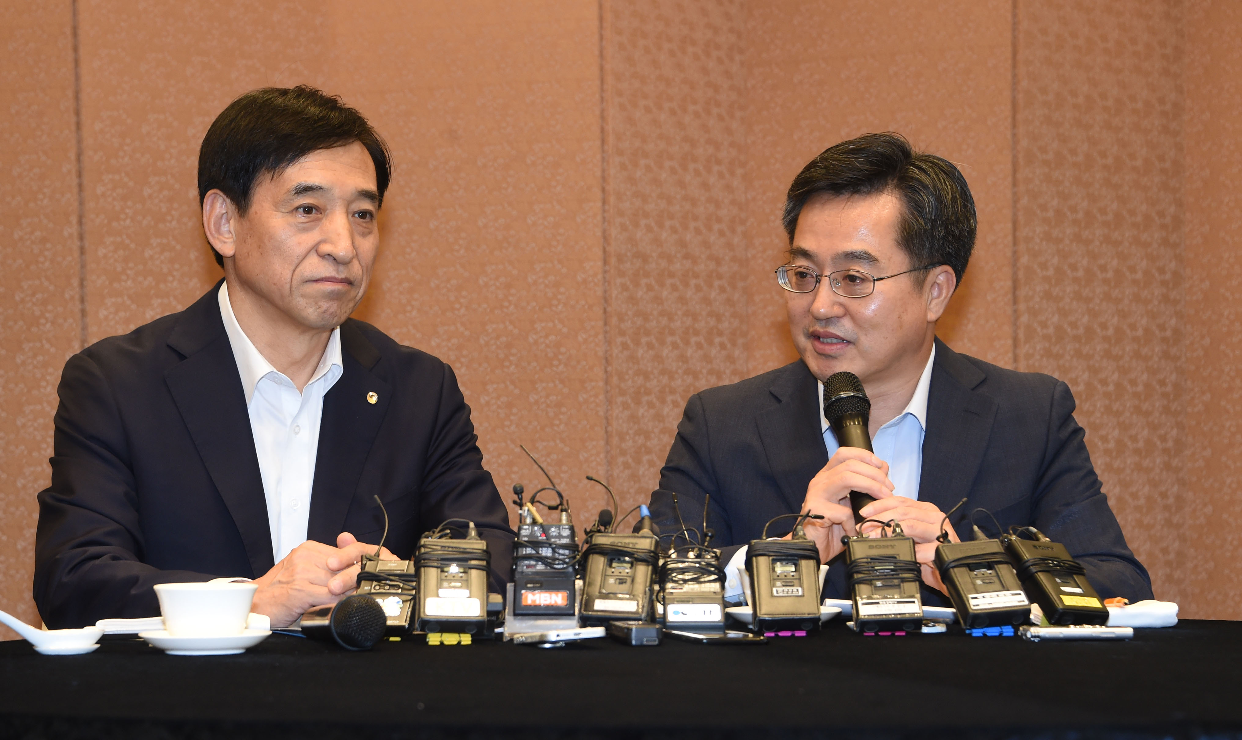 김동연 부총리, 이주열 한은총재 회동 