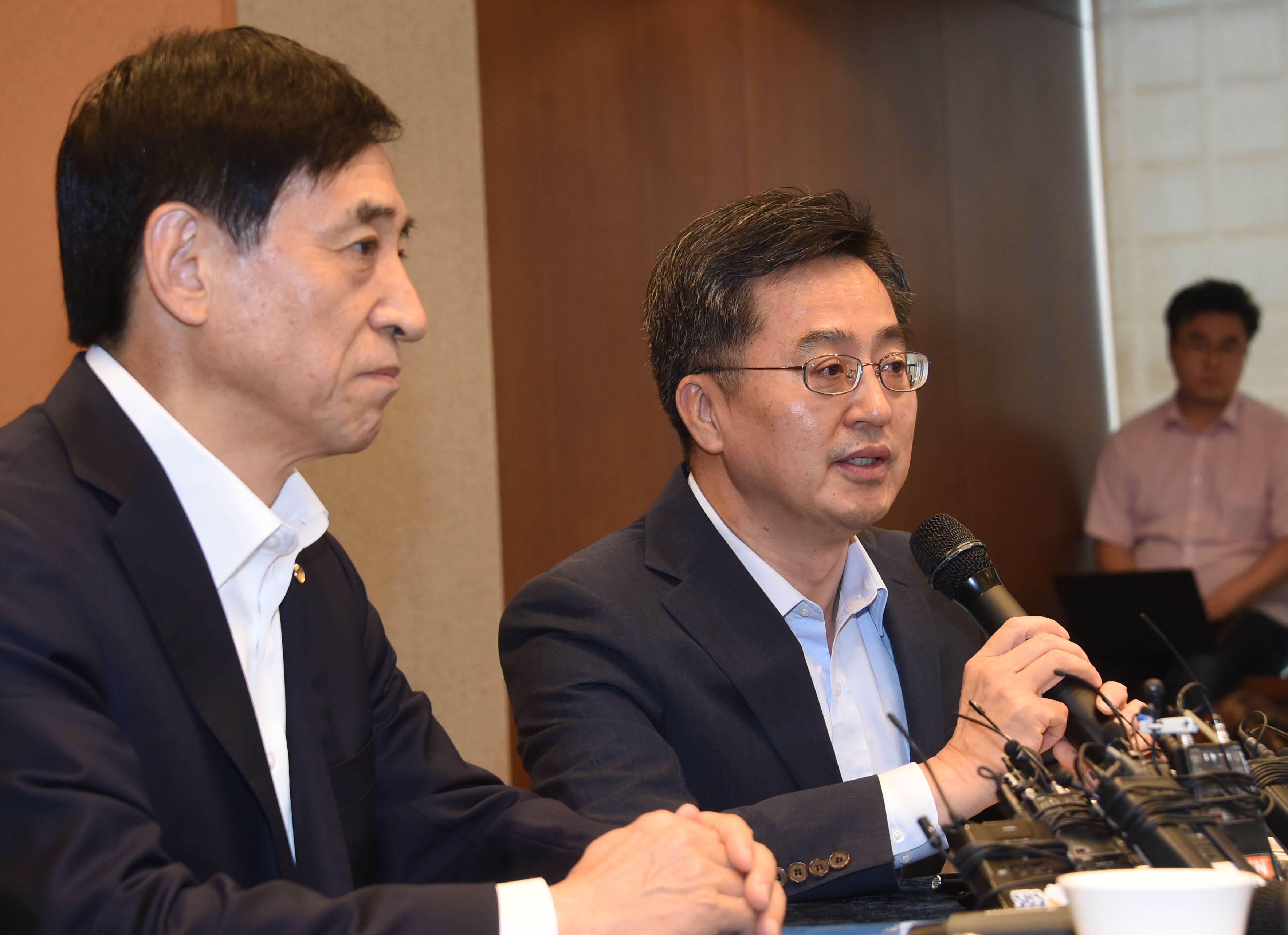 김동연 부총리, 이주열 한은총재 회동 