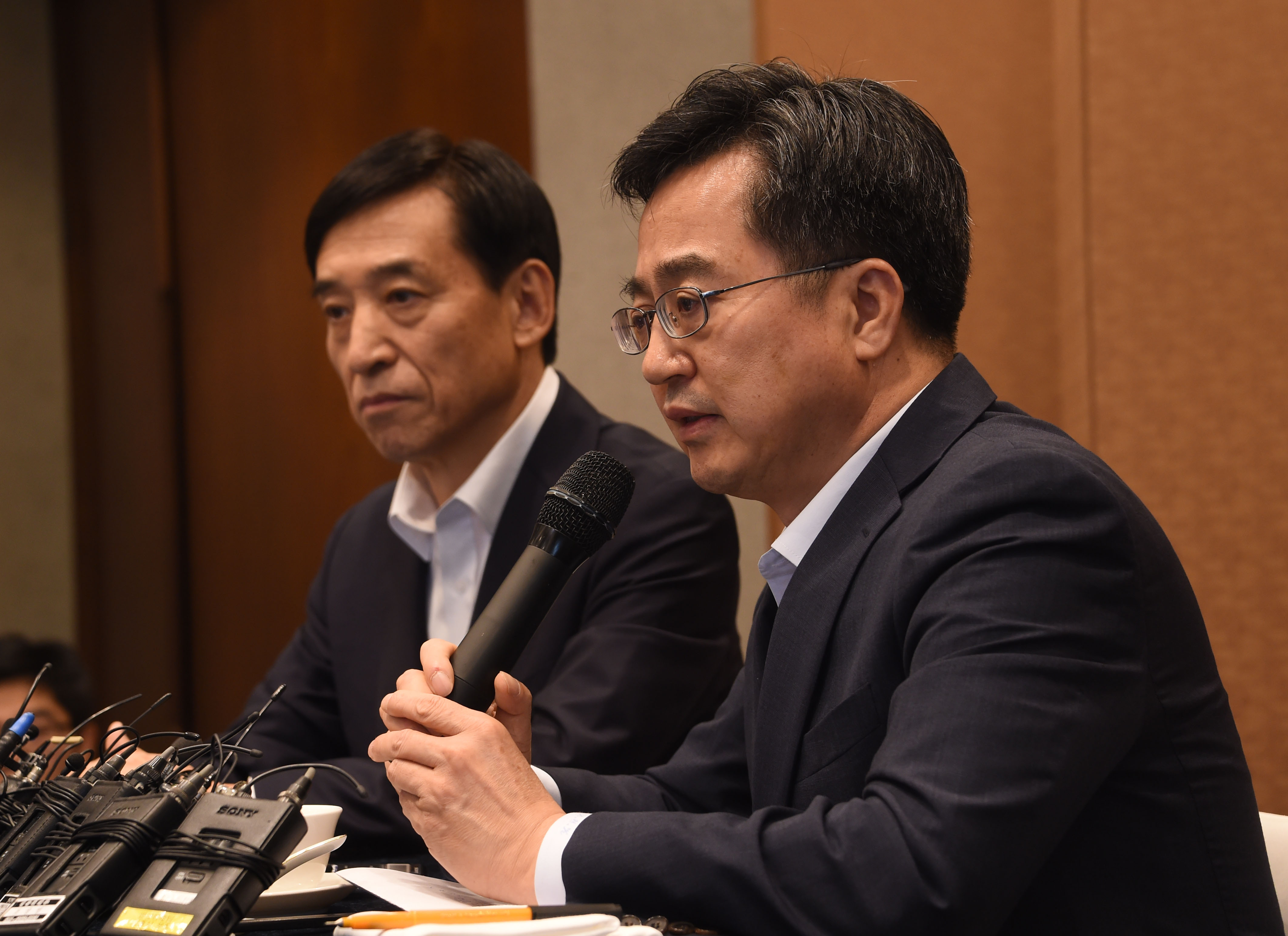 김동연 부총리, 이주열 한은총재 회동 