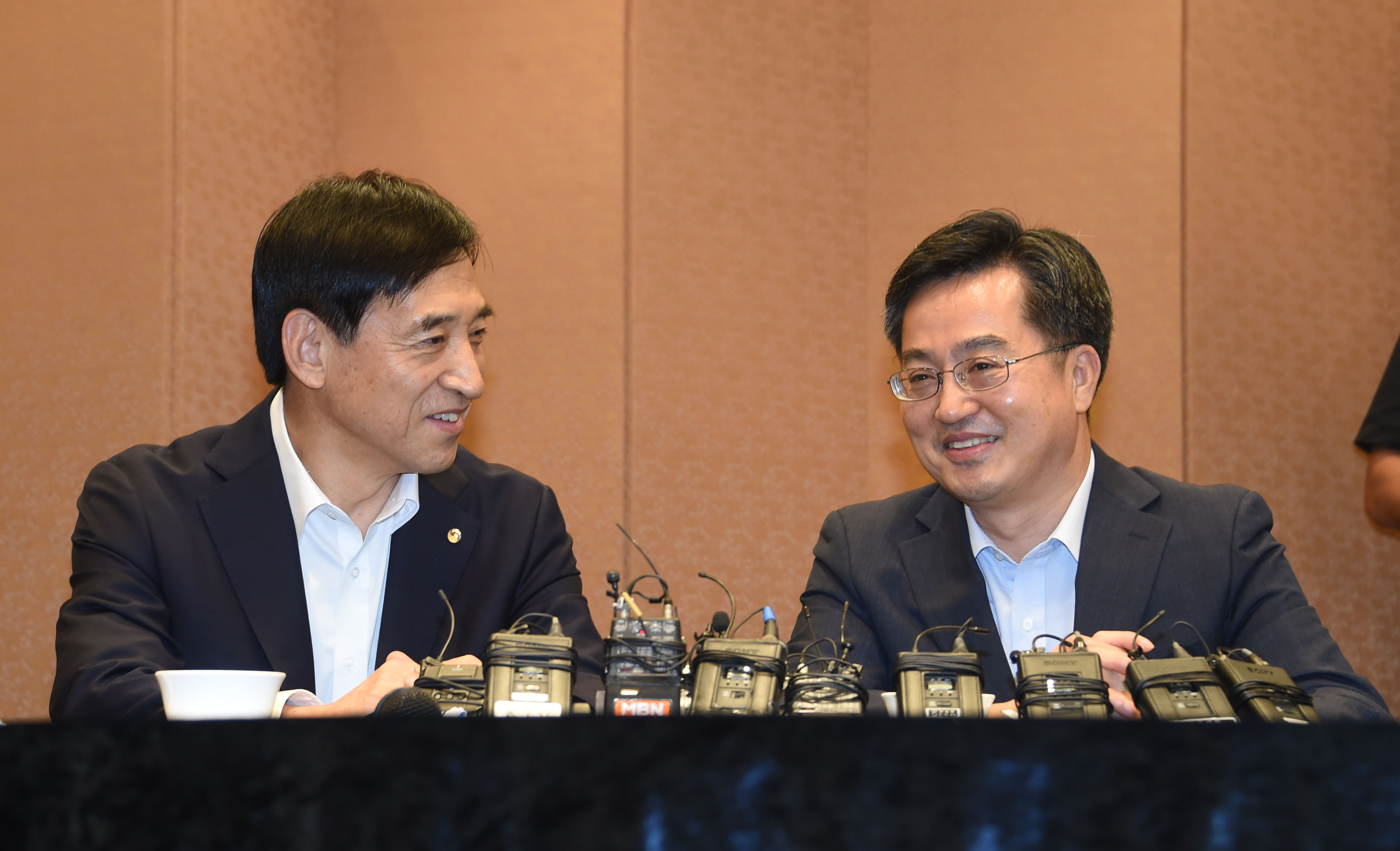 김동연 부총리, 이주열 한은총재 회동 