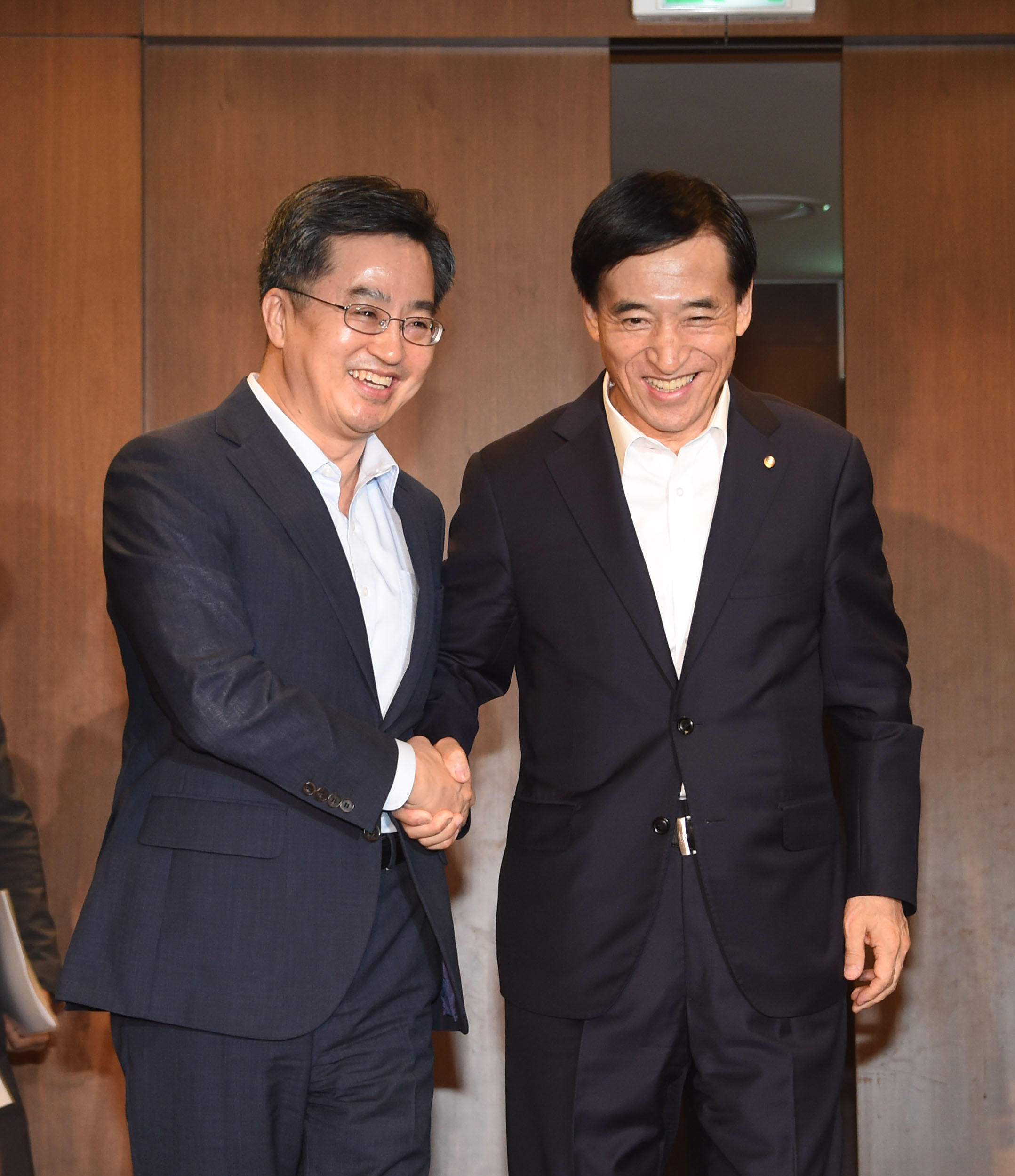 김동연 부총리, 이주열 한은총재 회동 