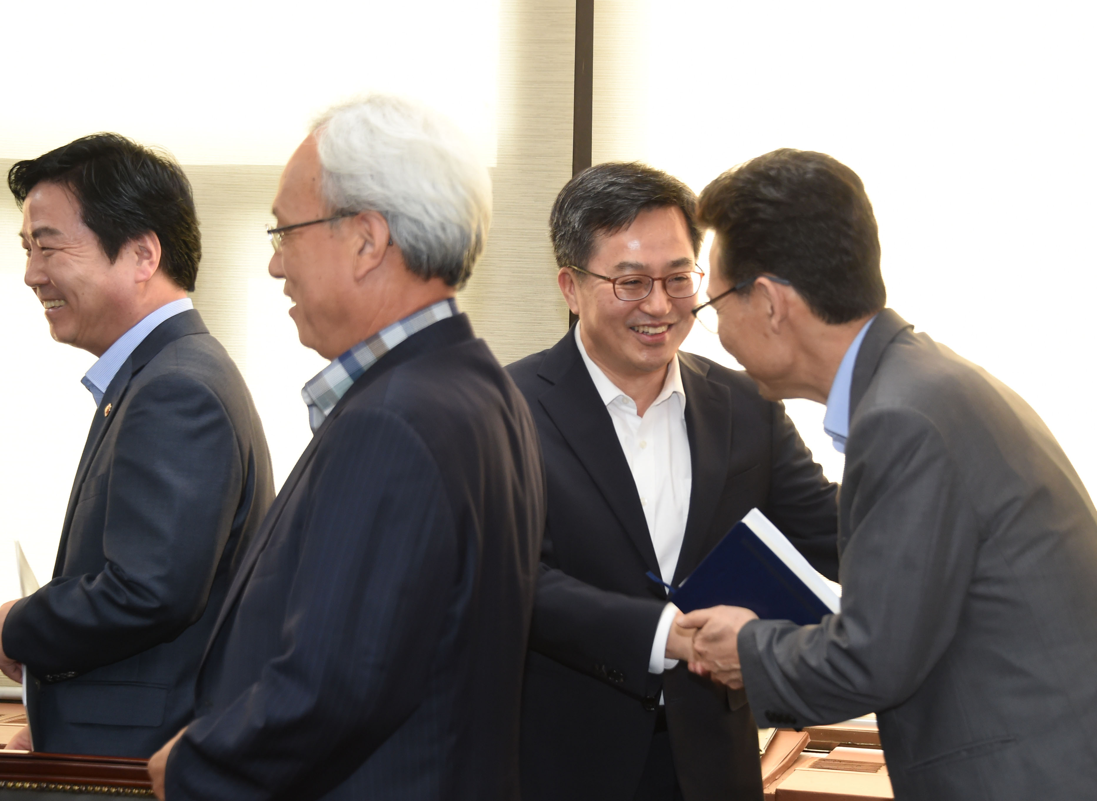김동연 부총리, 소득분배 관련 경제현안간담회 