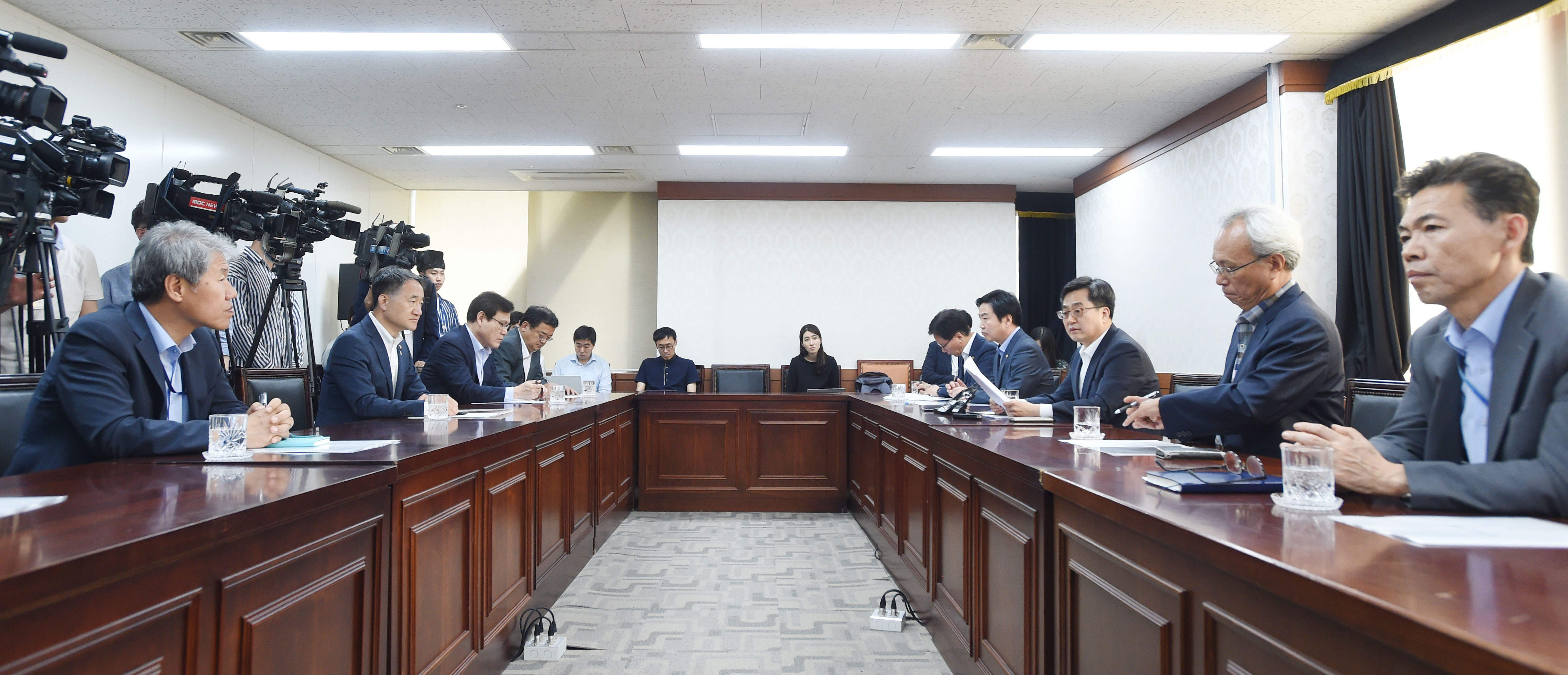 김동연 부총리, 소득분배 관련 경제현안간담회 