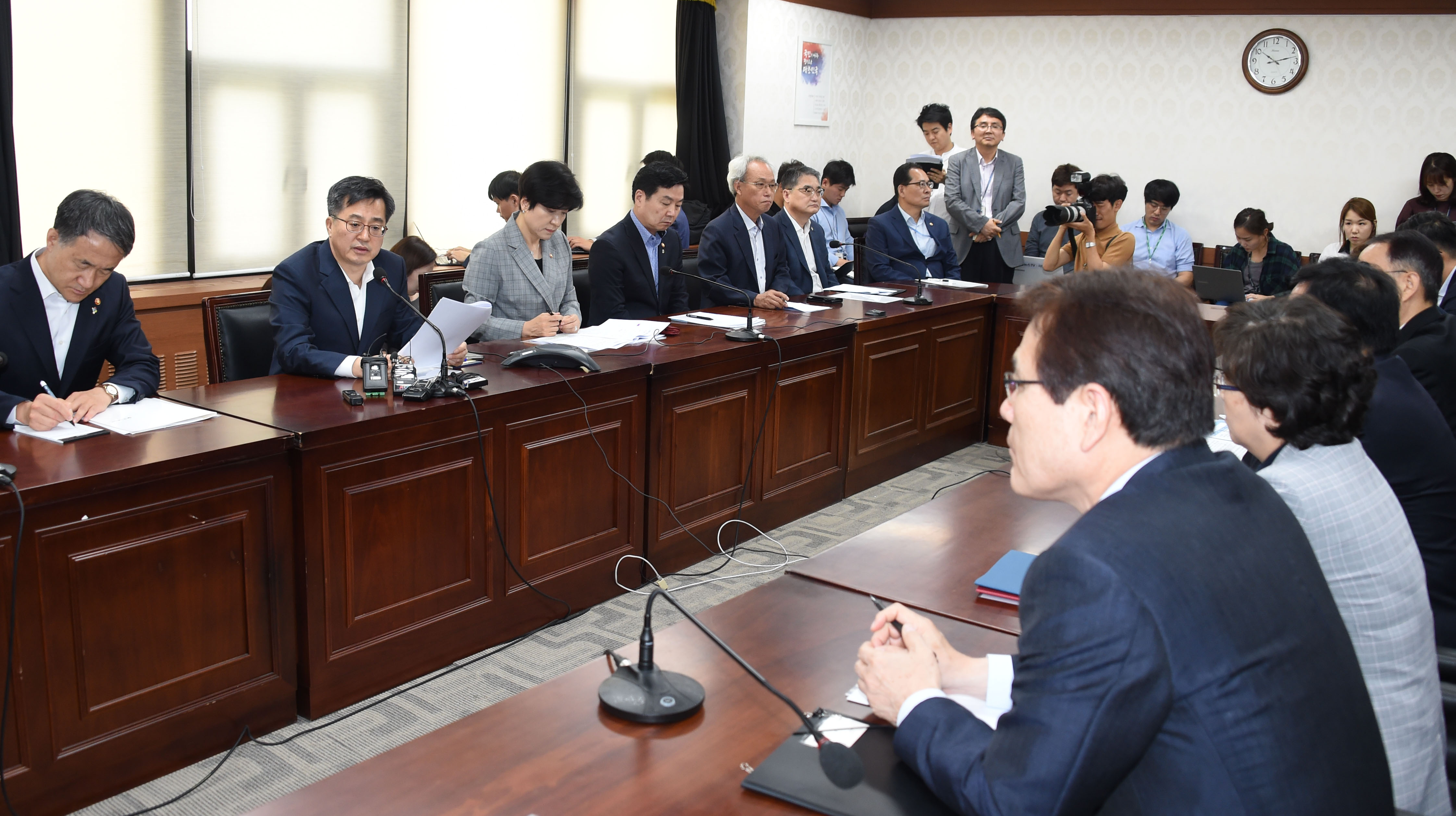 김동연 부총리, 고용 관련 긴급경제현안간담회 