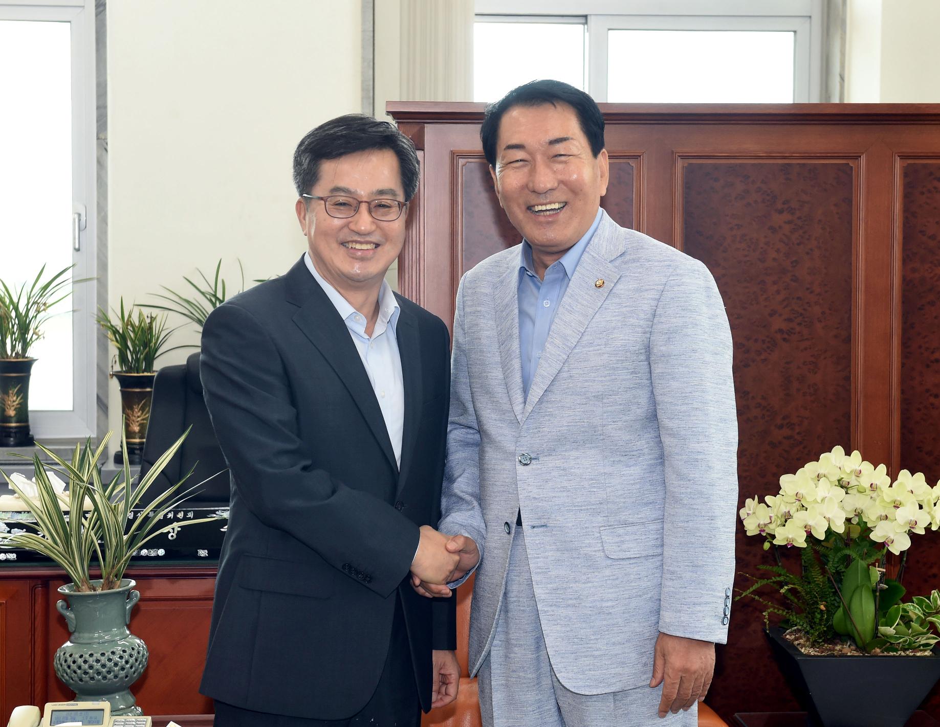 김동연 부총리, 안상수 국회 예산결산특별위원회 위원장 예방 