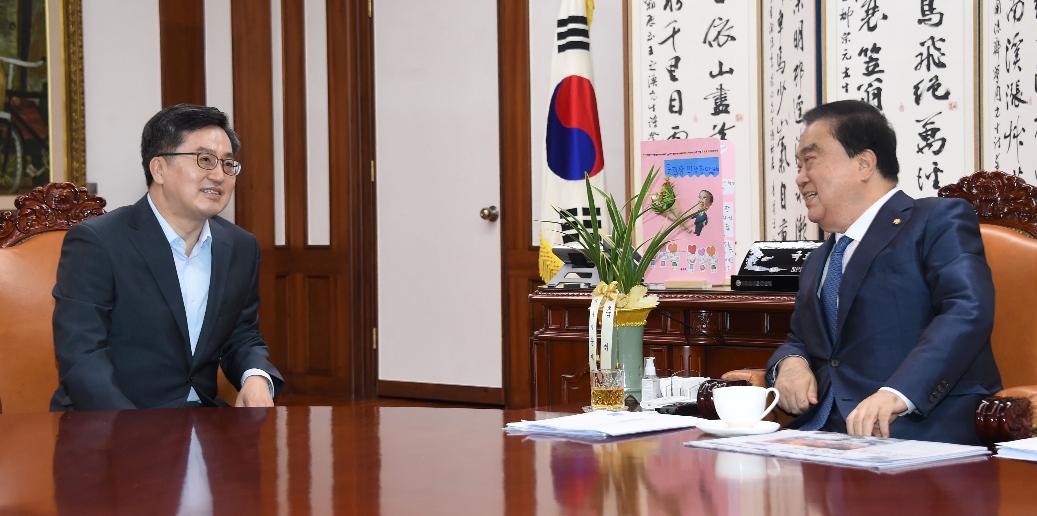 김동연 부총리, 문희상 국회의장 예방 