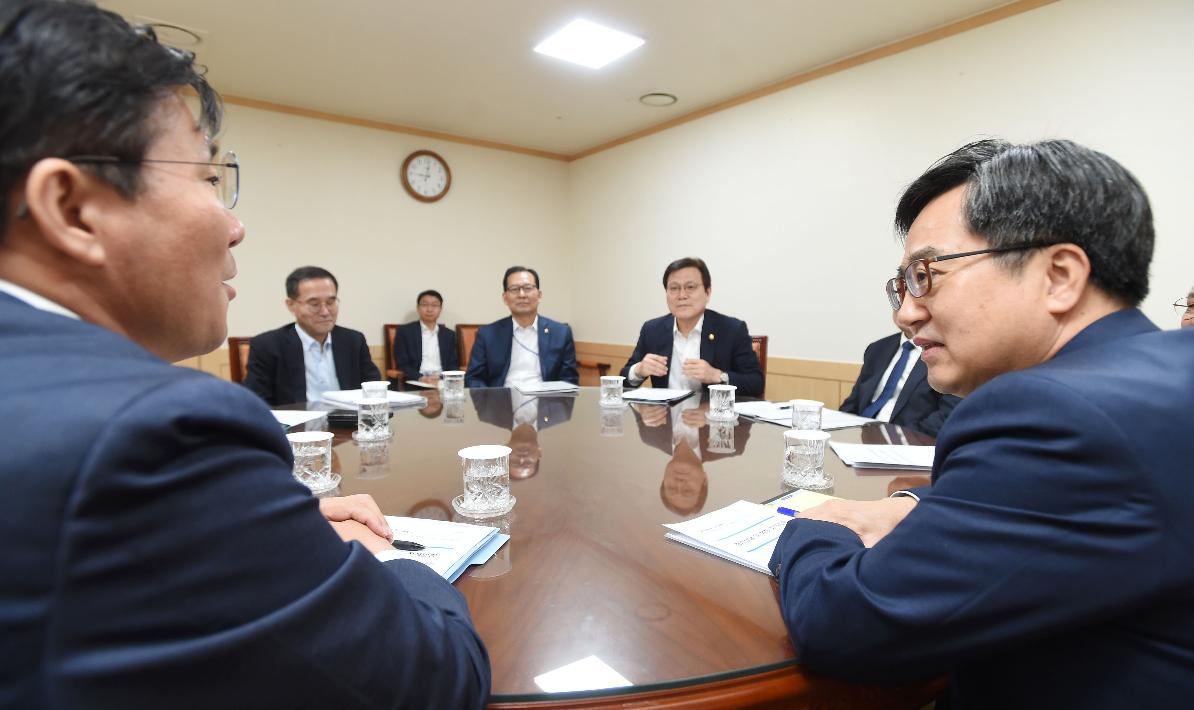 김동연 부총리, 경제현안 간담회