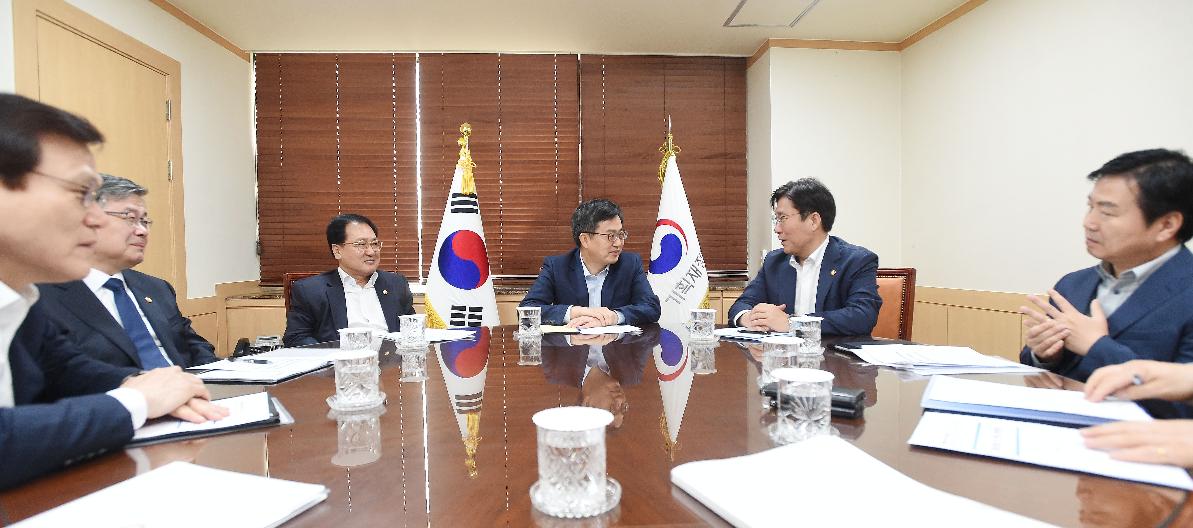 김동연 부총리, 경제현안 간담회