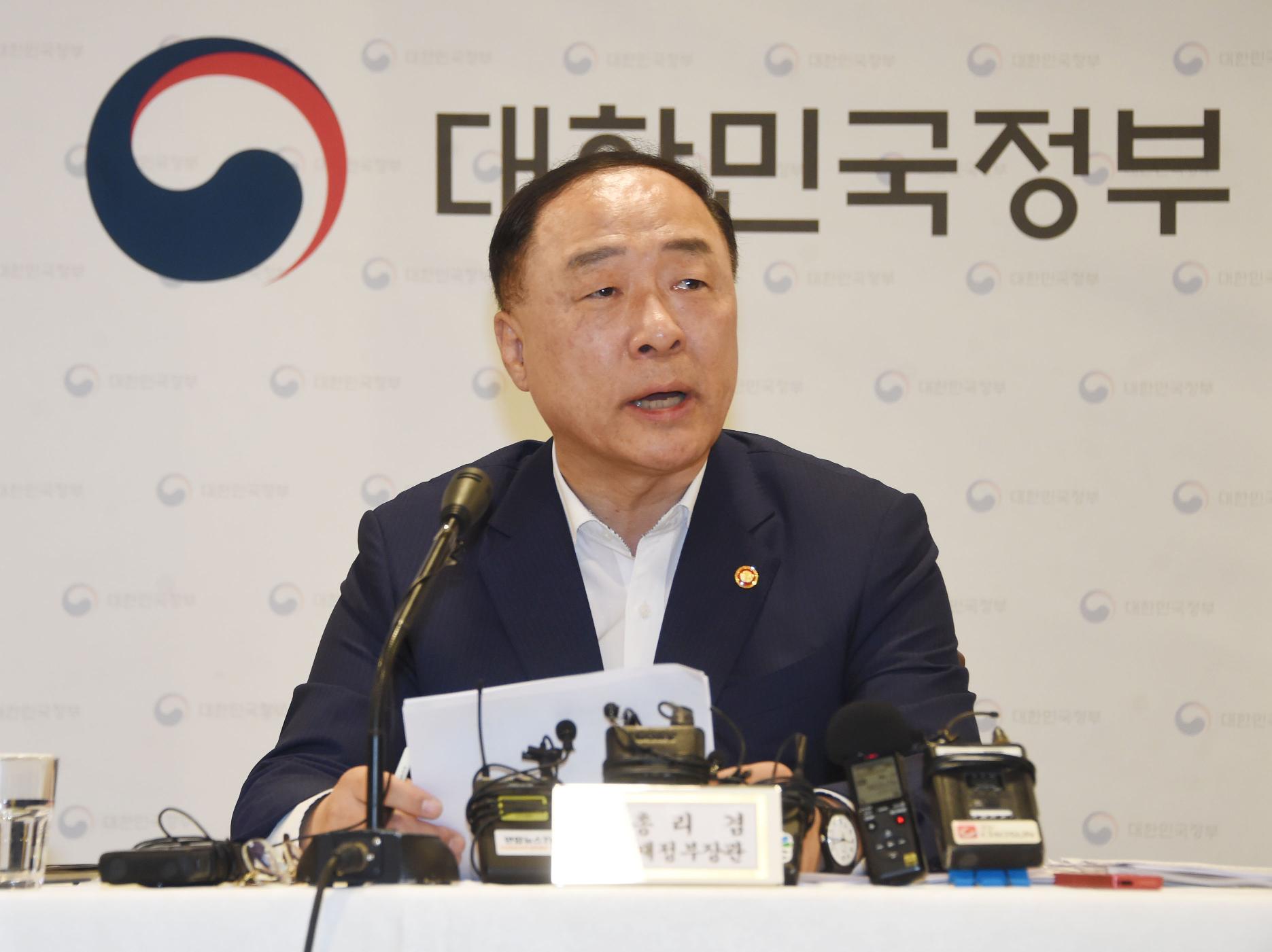 홍남기 부총리, 2019 하반기 경제정책방향 관계부처 합동브리핑