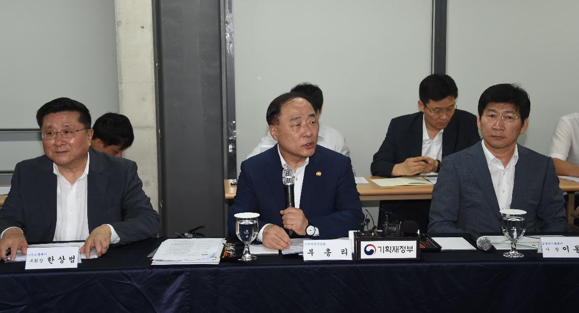 홍남기 부총리, 디스플레이업종 현장방문 및 간담회