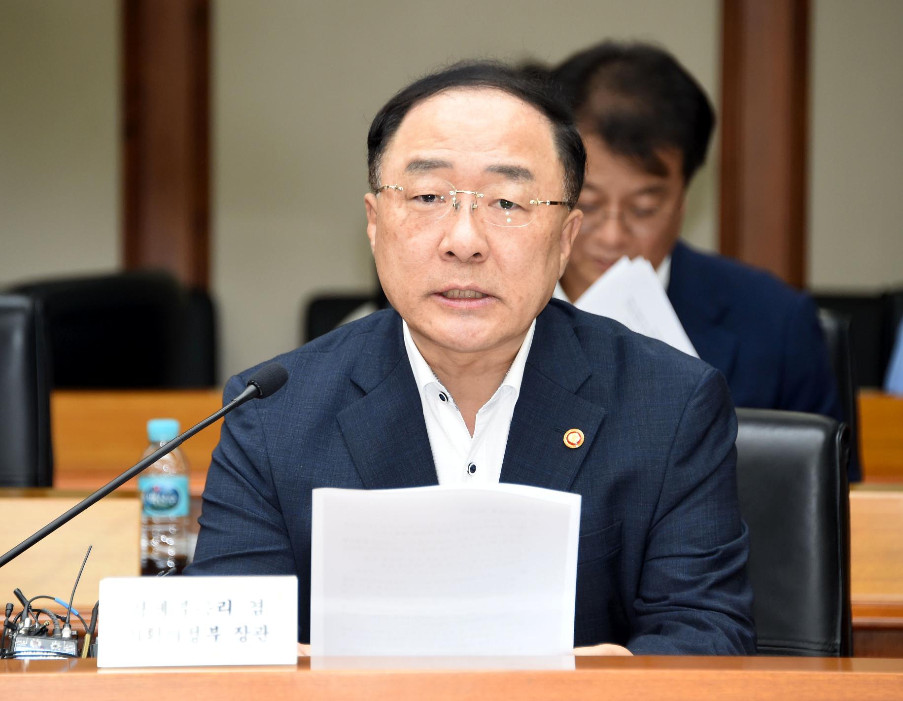 홍남기 부총리, 제21차 경제관계장관회의 겸 제3차 혁신성장 전략회의