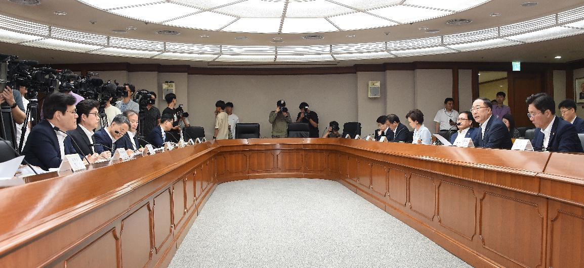홍남기 부총리, 제21차 경제관계장관회의 겸 제3차 혁신성장 전략회의