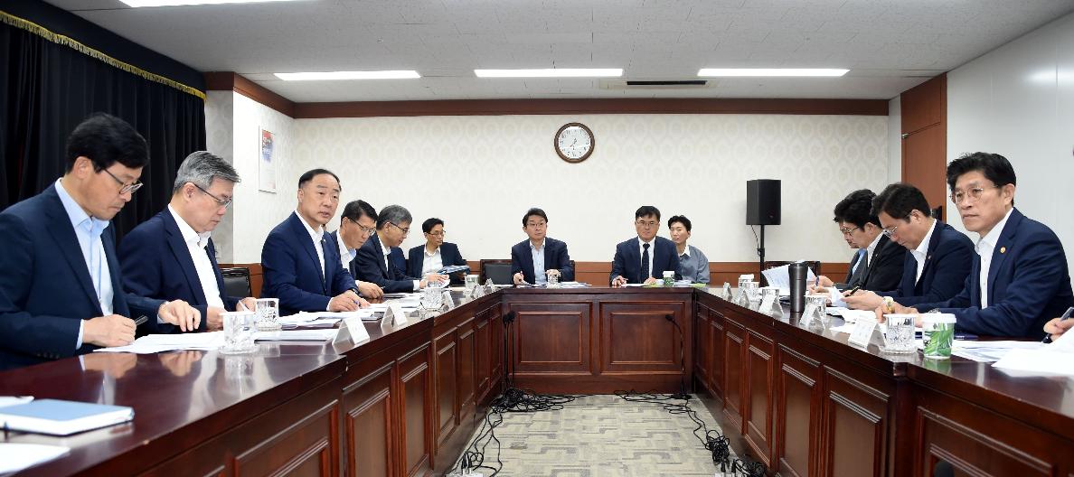 홍남기 부총리, 일본 수출규제 대응 관계장관회의