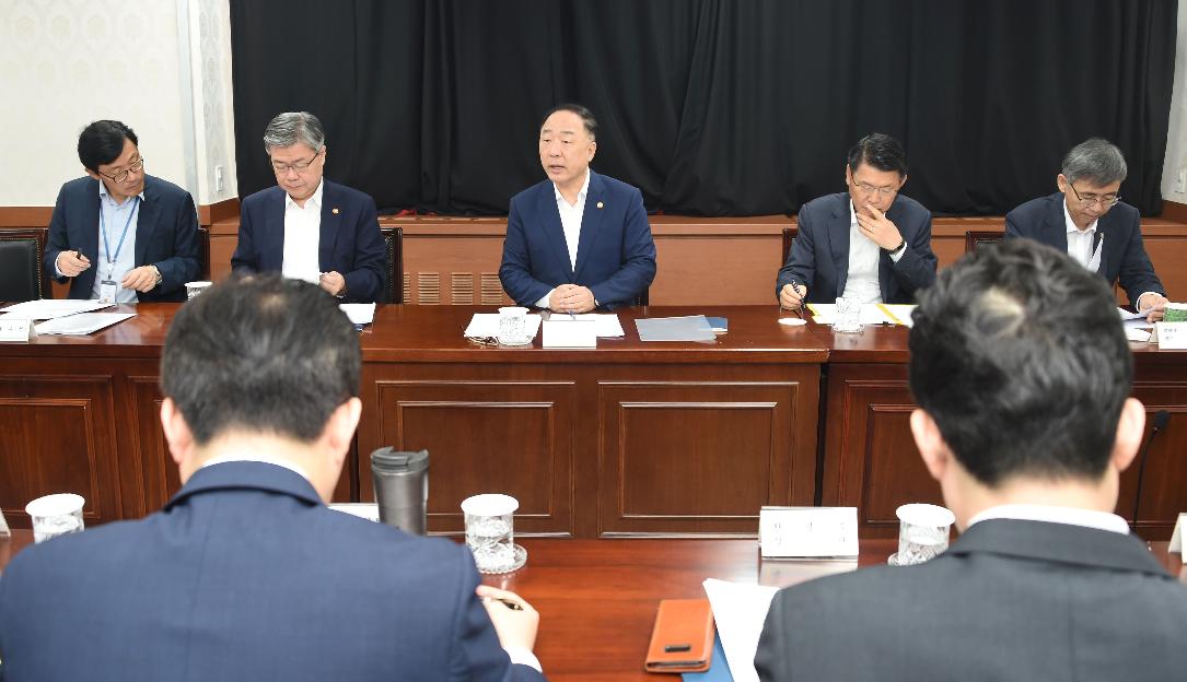 홍남기 부총리, 일본 수출규제 대응 관계장관회의