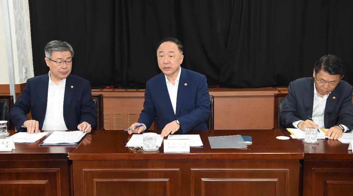 홍남기 부총리, 일본 수출규제 대응 관계장관회의