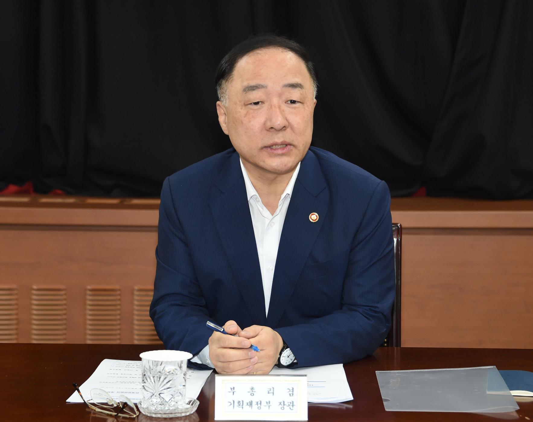 홍남기 부총리, 일본 수출규제 대응 관계장관회의