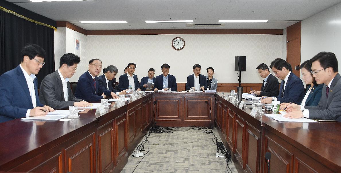 홍남기 부총리, 일본 수출규제 대응 관계장관회의