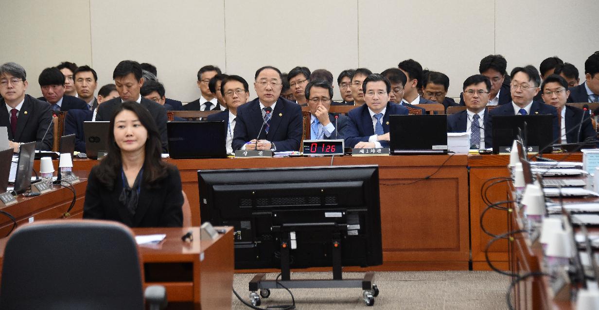 홍남기 부총리, 기획재정위원회 전체회의