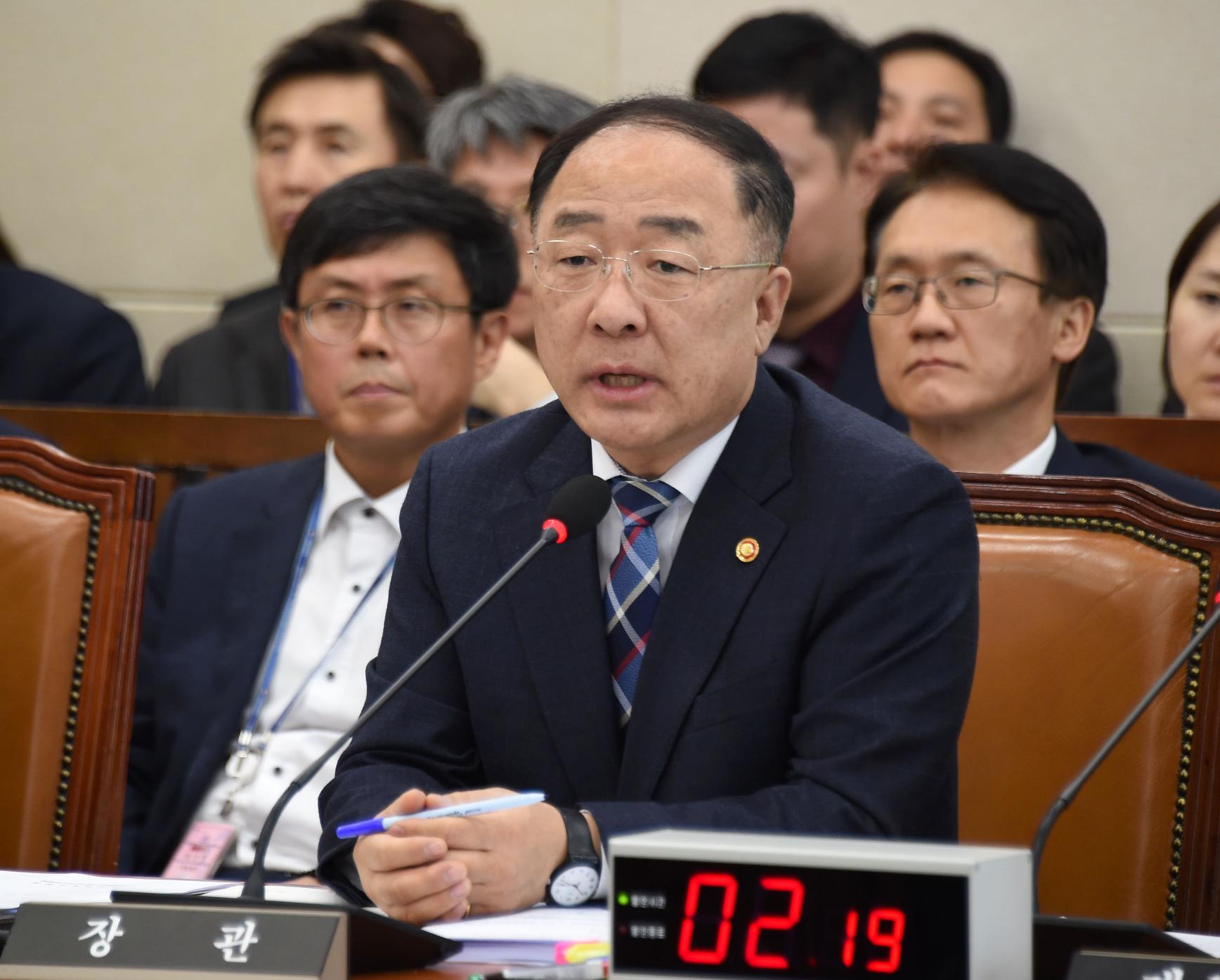 홍남기 부총리, 기획재정위원회 전체회의