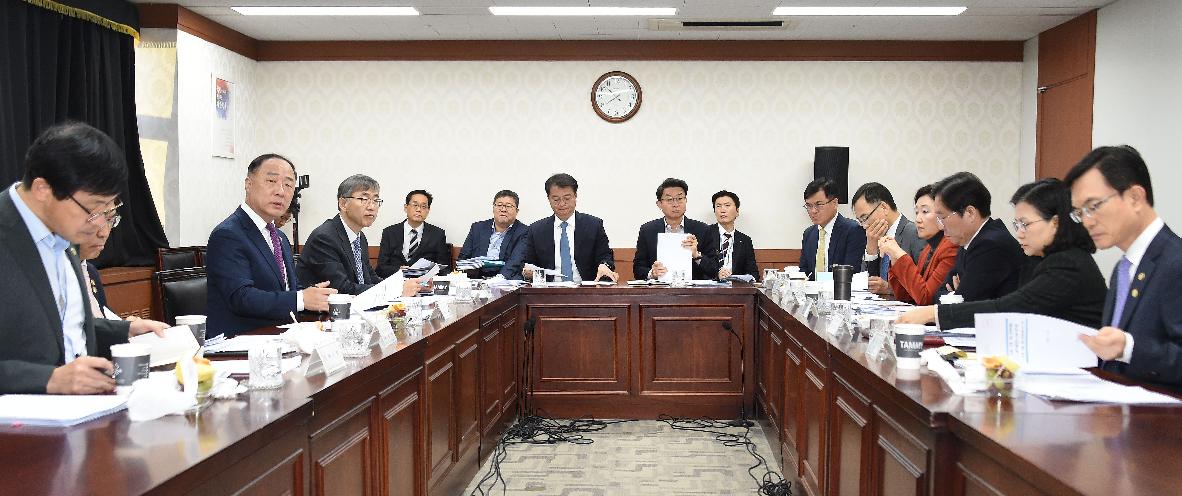 홍남기 부총리, 일본 수출규제 대응 관계장관회의