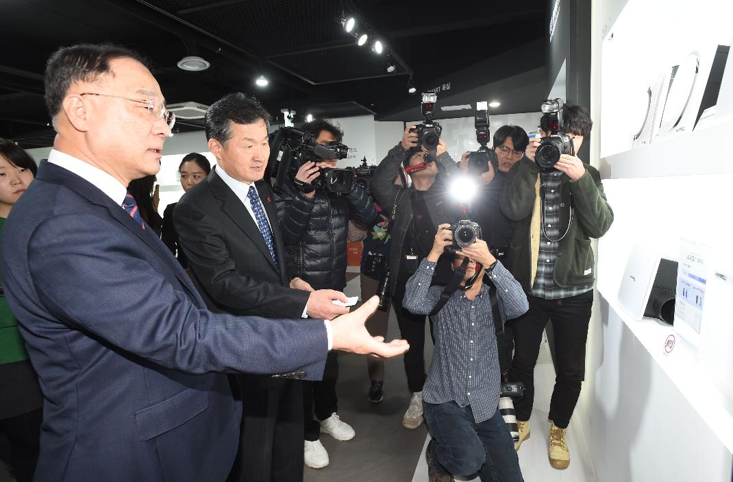 홍남기 부총리, 수출 중소기업 현장방문