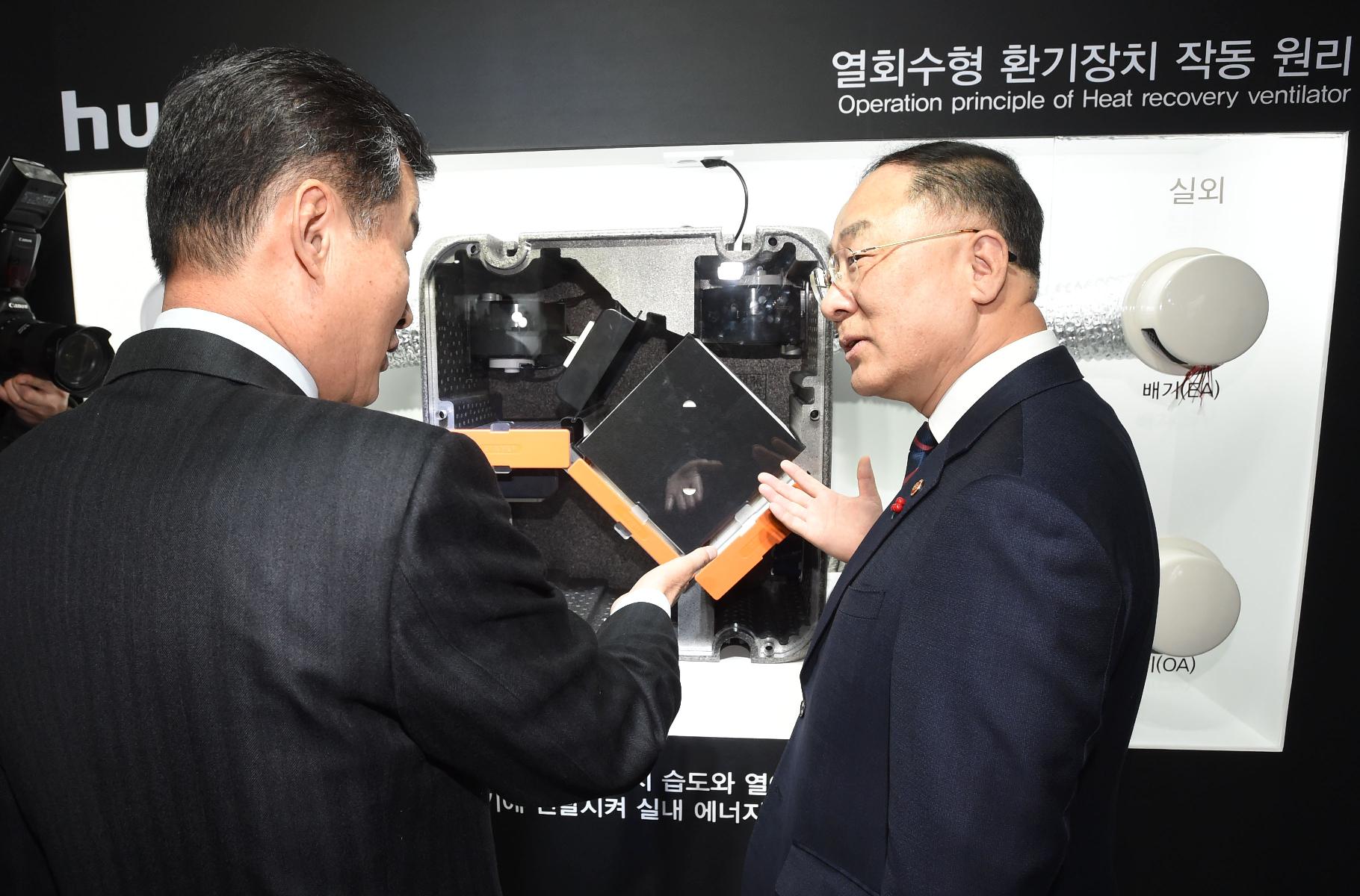 홍남기 부총리, 수출 중소기업 현장방문
