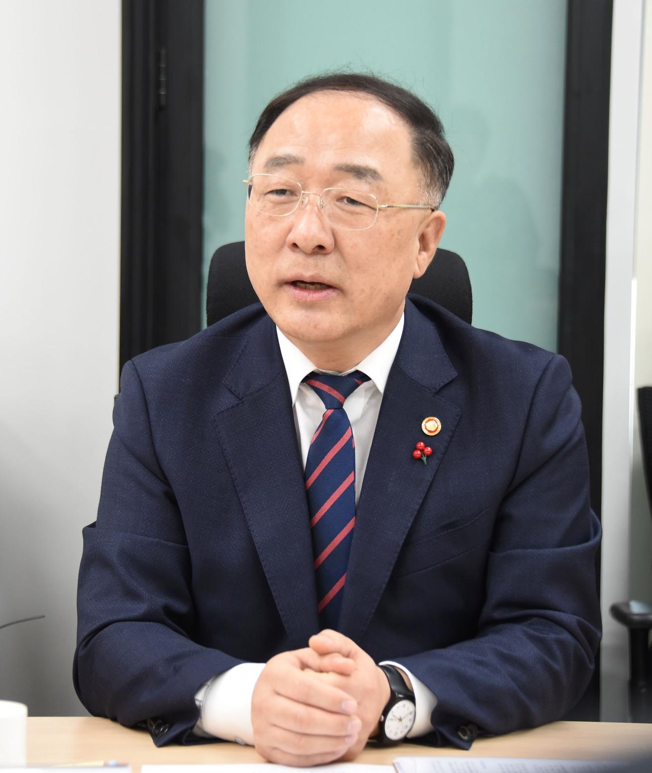 홍남기 부총리, 수출 중소기업 현장방문