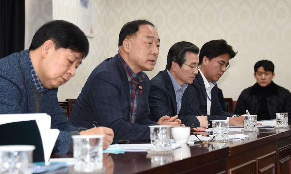 홍남기 부총리, 신종 코로나바이러스 관련 긴급 간부회의