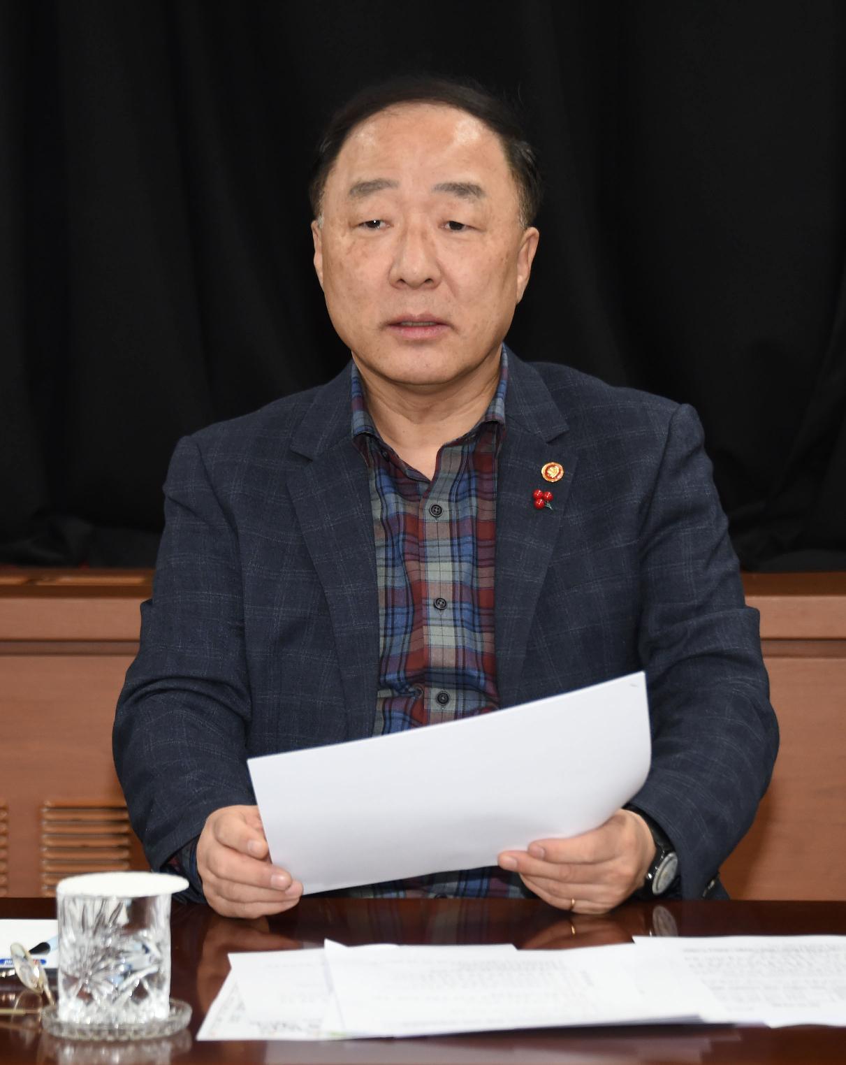 홍남기 부총리, 신종 코로나바이러스 관련 긴급 간부회의
