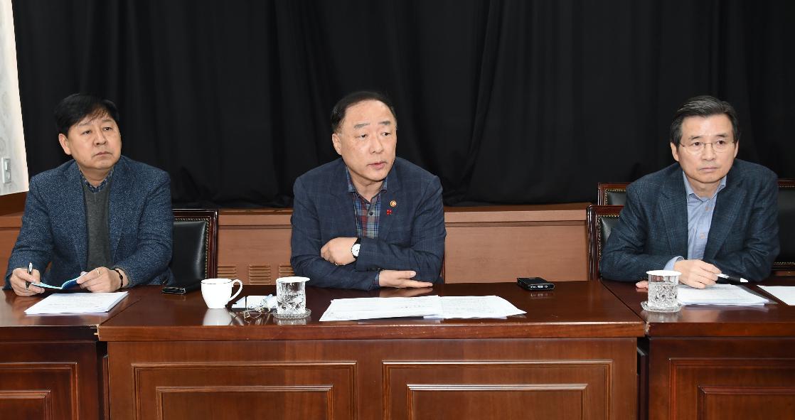 홍남기 부총리, 신종 코로나바이러스 관련 긴급 간부회의