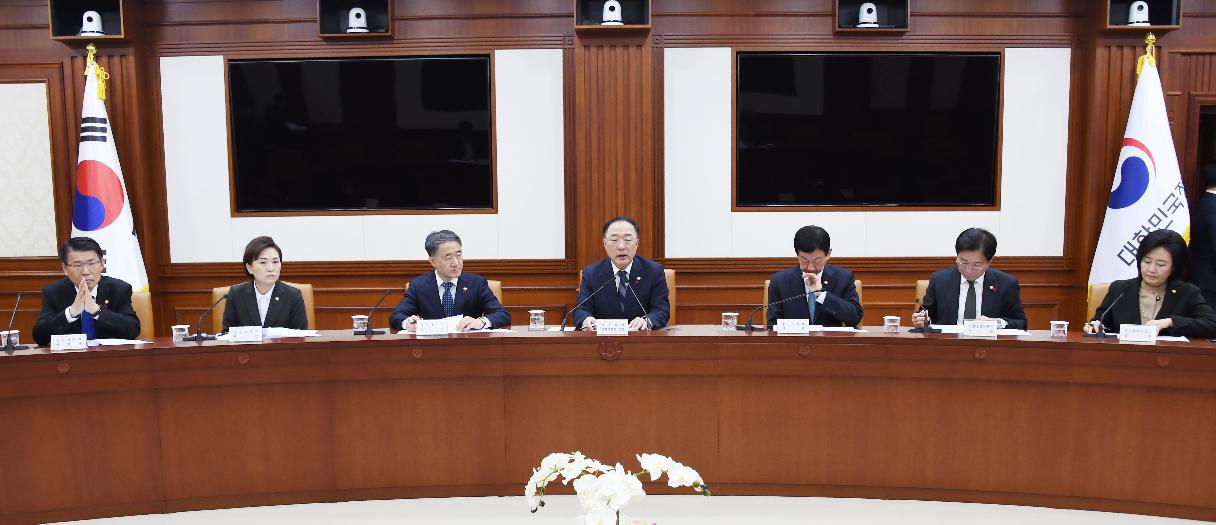 홍남기 부총리, 신종 코로나바이러스 관련 긴급 관계장관회의
