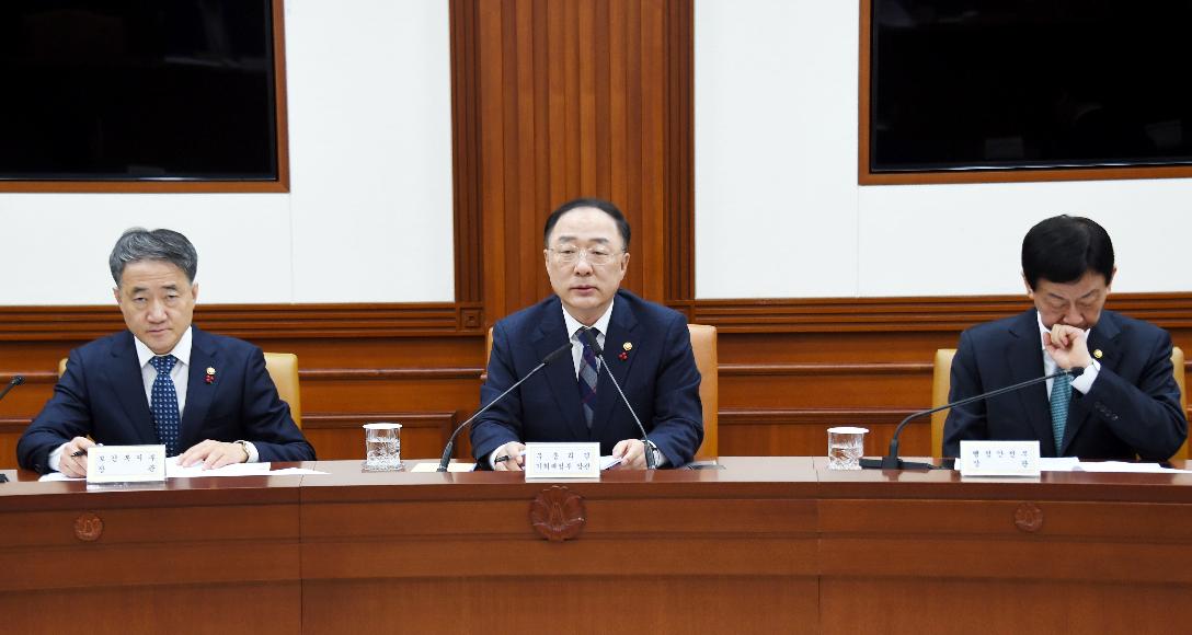홍남기 부총리, 신종 코로나바이러스 관련 긴급 관계장관회의