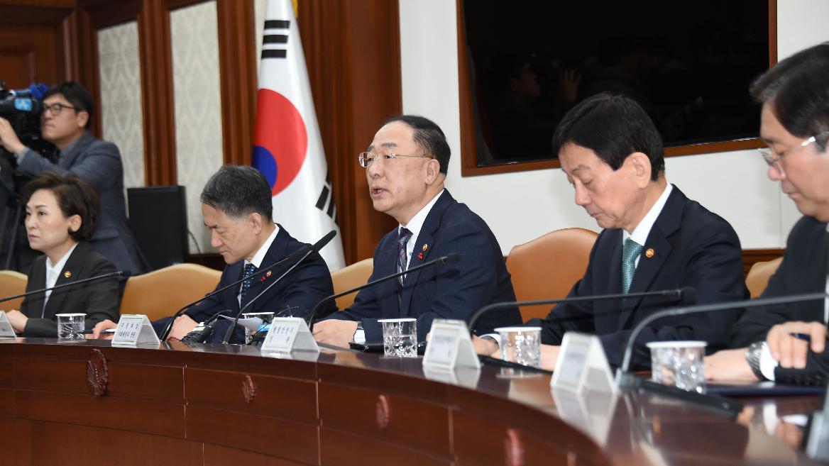 홍남기 부총리, 신종 코로나바이러스 관련 긴급 관계장관회의