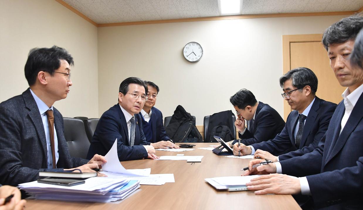 김용범 차관, 의약외품 시장점검 및 대응관련 회의