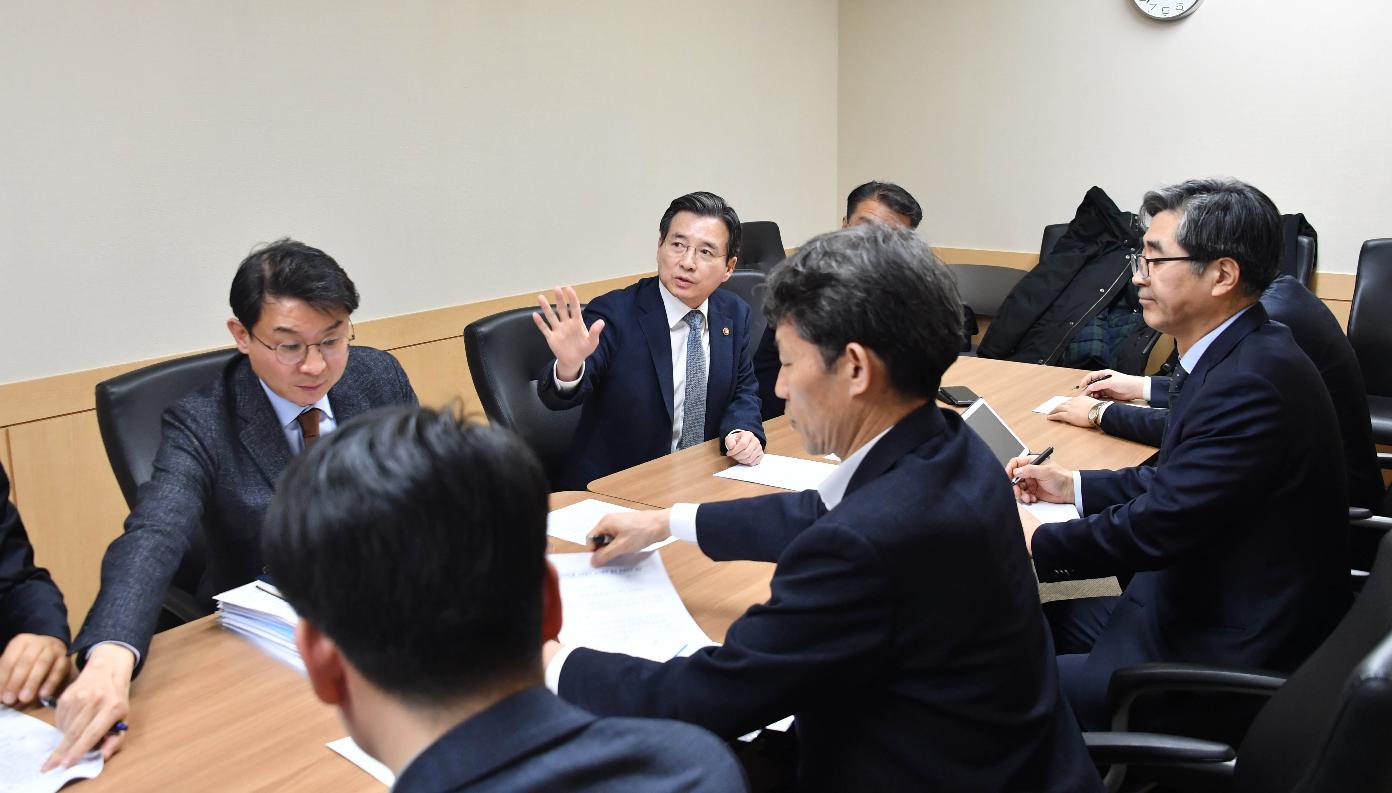 김용범 차관, 의약외품 시장점검 및 대응관련 회의