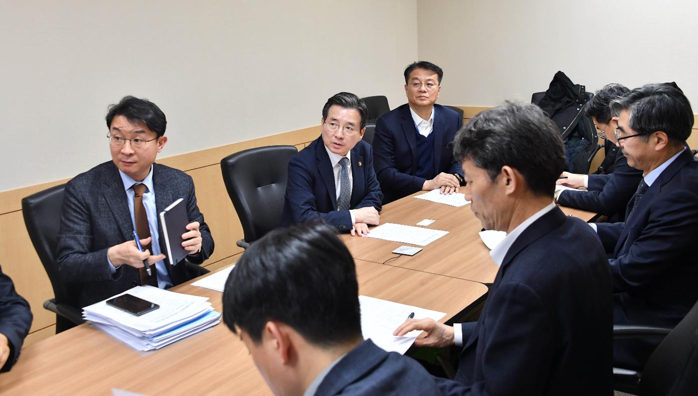 김용범 차관, 의약외품 시장점검 및 대응관련 회의