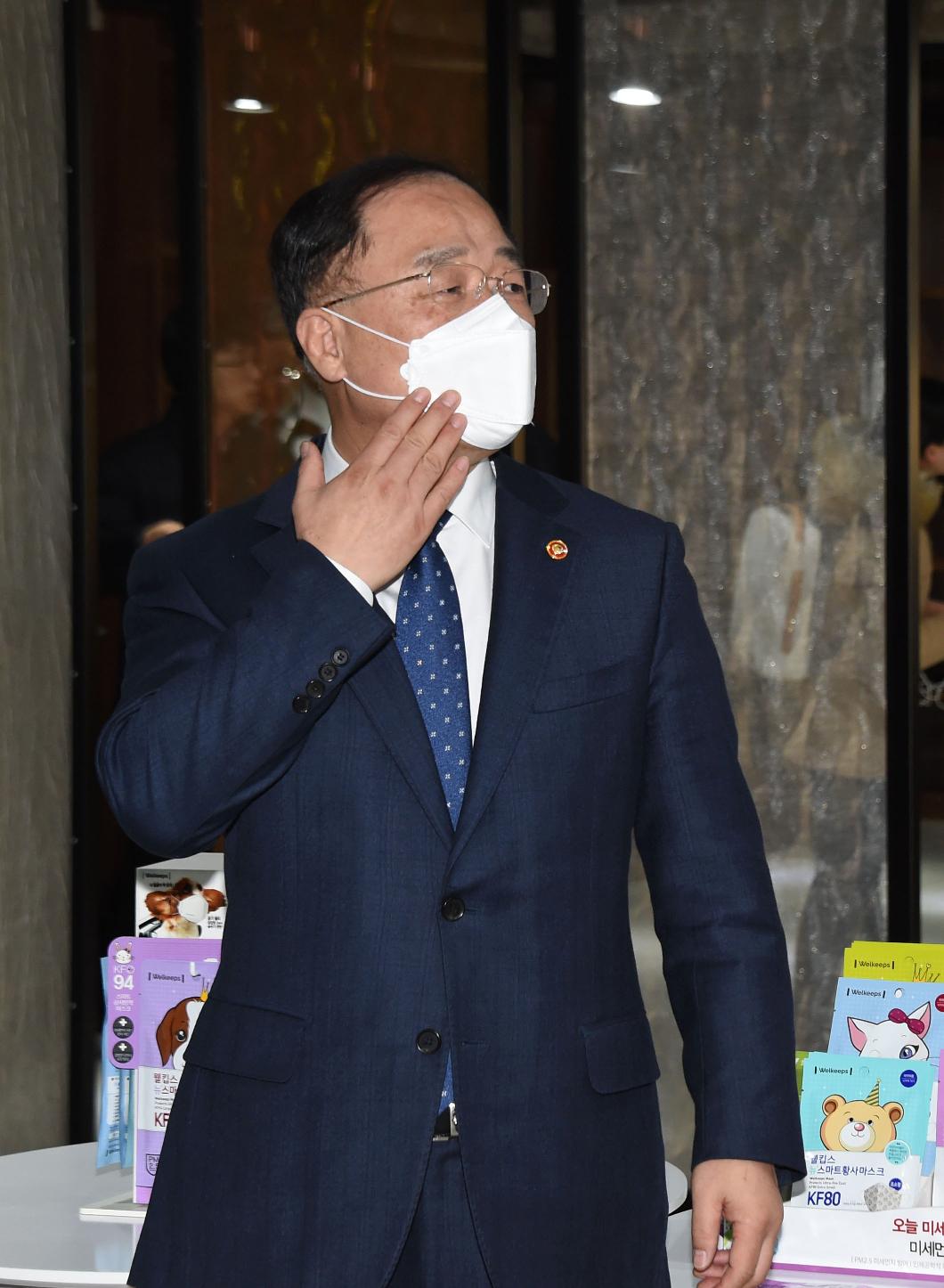 홍남기 부총리, 신종 코로나바이러스 관련 보건용 마스크업체 현장방문