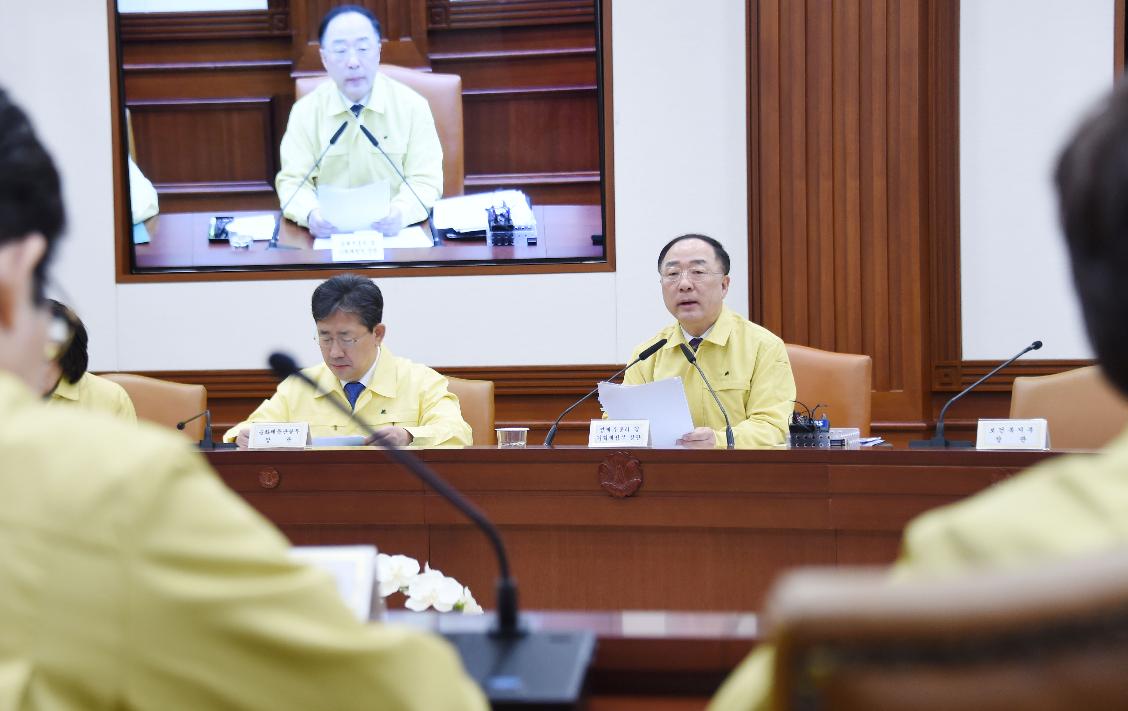 홍남기 부총리, 신종 코로나바이러스 대응 경제관계장관회의 겸 경제활력대책회의