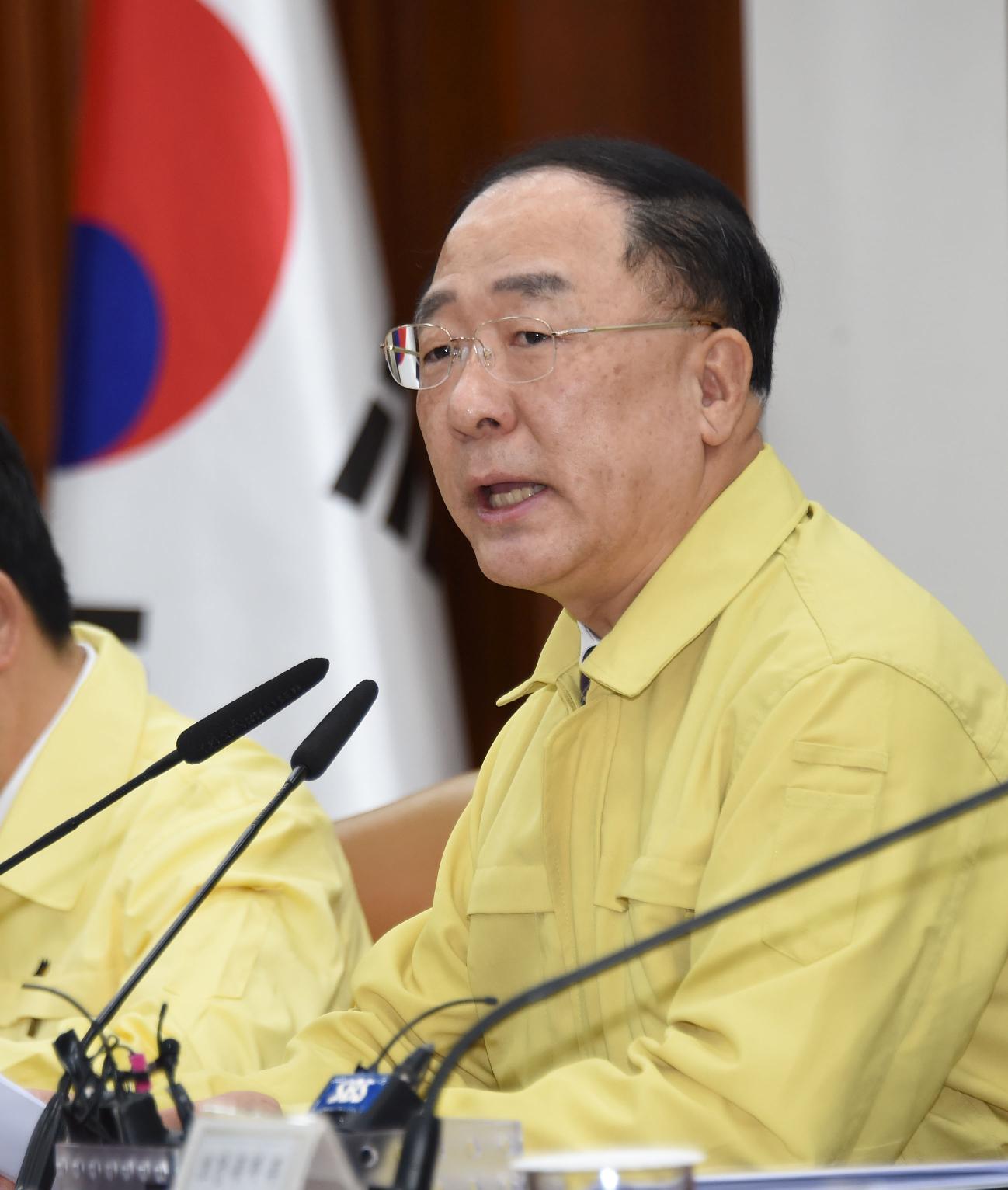 홍남기 부총리, 신종 코로나바이러스 대응 경제관계장관회의 겸 경제활력대책회의