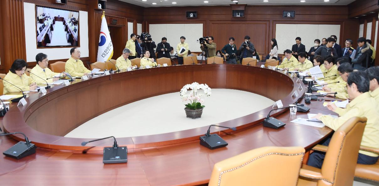 홍남기 부총리, 신종 코로나바이러스 대응 경제관계장관회의 겸 경제활력대책회의