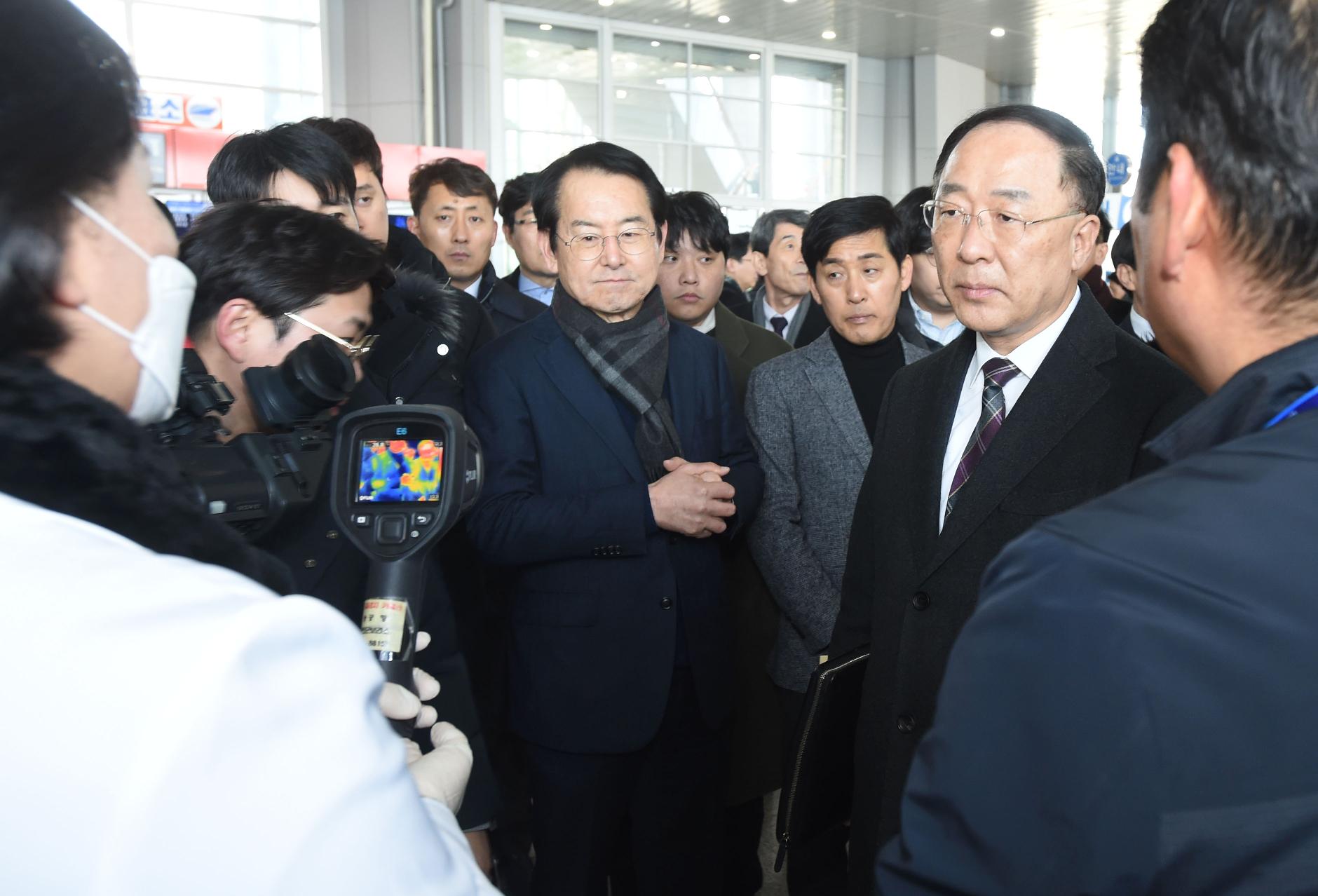 홍남기 부총리, 신종 코로나바이러스 현황점검 및 중소 해운-조선사 간담회