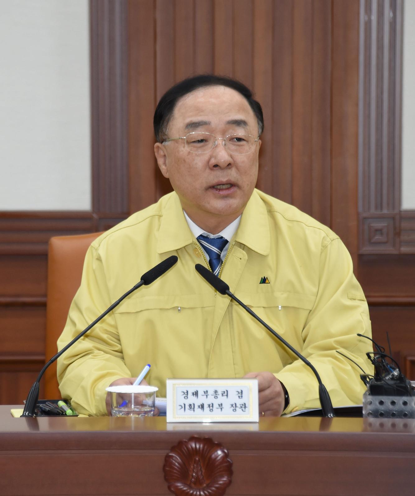 홍남기 부총리, 제4차 신종 코로나바이러스 대응 경제관계장관회의 겸 제3차 경제활력대책회의3