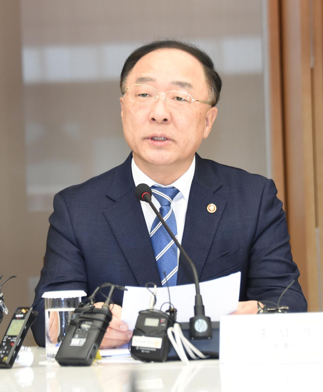 홍남기 부총리, 신종 코로나바이러스 대응 관련 기업인 간담회