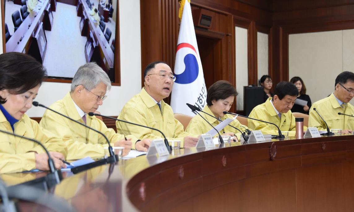 홍남기 부총리, 제5차 신종 코로나바이러스 대응 경제관계장관회의 겸 제4차 경제활력대책회의