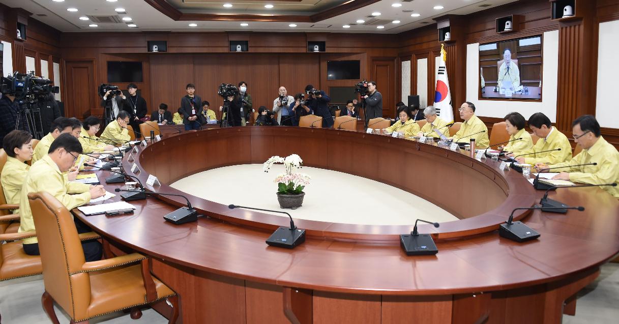 홍남기 부총리, 제5차 신종 코로나바이러스 대응 경제관계장관회의 겸 제4차 경제활력대책회의