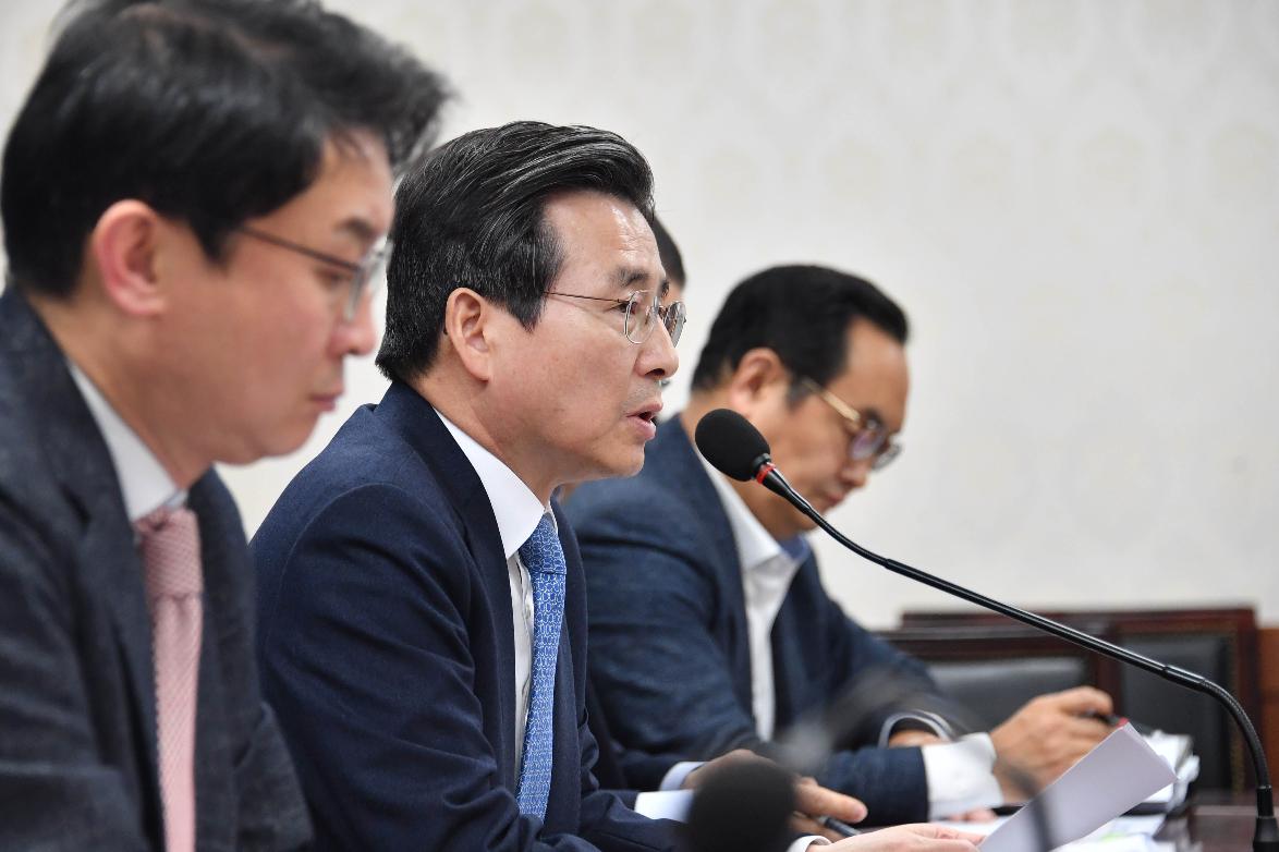 김용범 차관, 마스크 등 시장교란행위 방지 추진상황 점검회의